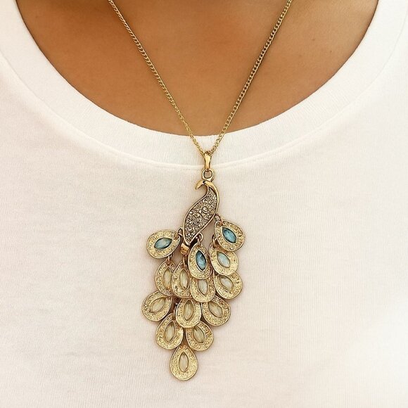 NWT Gold-Tone Peacock Pendant Necklace With Blue & White Accents On Delicate Cha - Picture 2 of 7